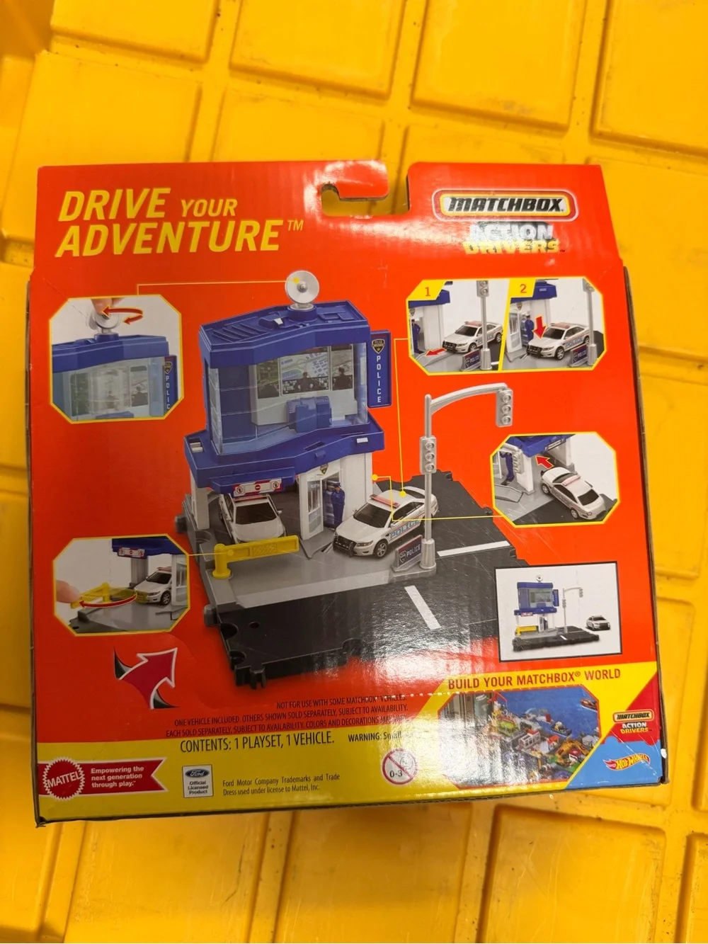 Matchbox Police Traffic Center Playset with White and Blue Police Car